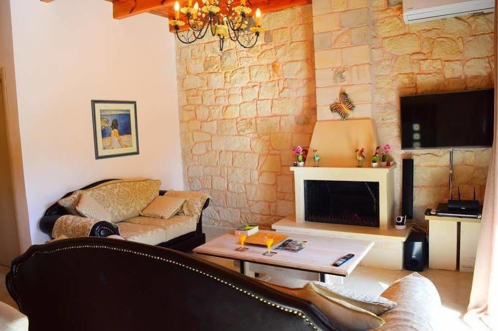 Villa Constancia Stalos Ngoại thất bức ảnh