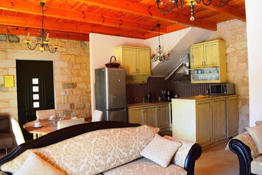 Villa Constancia Stalos Ngoại thất bức ảnh