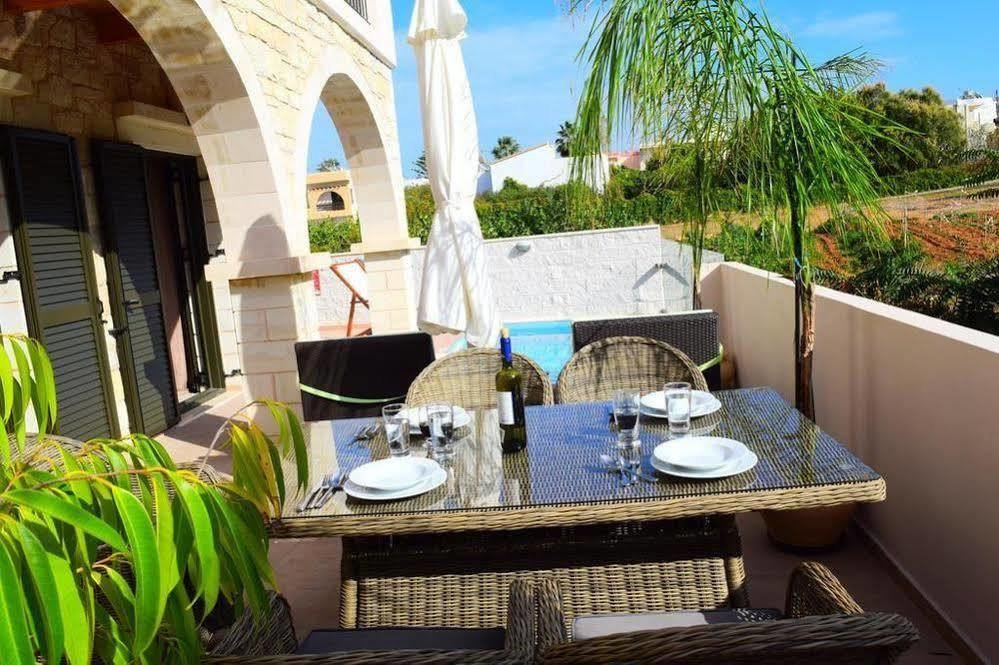 Villa Constancia Stalos Ngoại thất bức ảnh